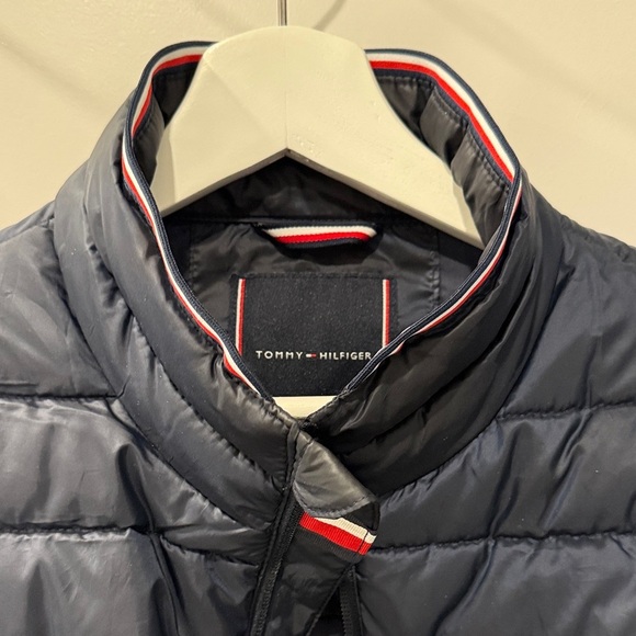 ✨Host pick✨Tommy Hilfiger Unisex Navy Puffer Jacket - Picture 4 of 6